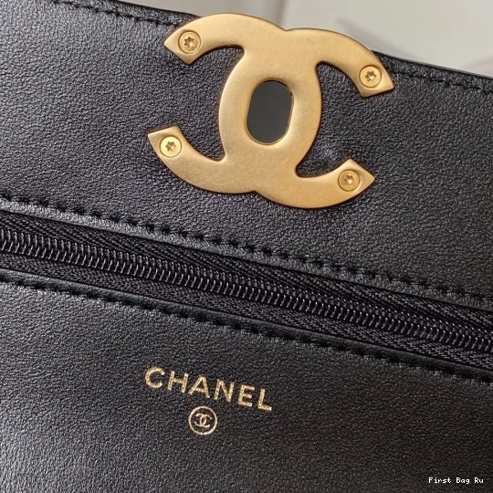 Firstbag Ru 19 ON CHAIN WALLET CHANEL 0714